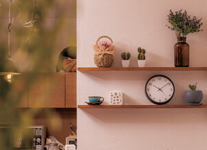 オープン棚 グリーン 時計 写真